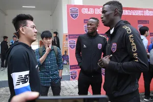 Lời xin lỗi ‘hoang dã’ như cách sút của Mansaray