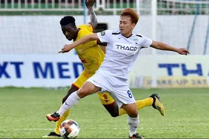 Kiatisak thắng trận ra mắt ở Pleiku