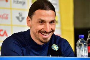 ‘Người không tuổi’ Ibrahimovic khóc ngày trở lại đội tuyển