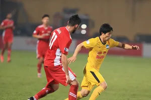 ‘Nhốt chiến thuật’ Công Phượng, Kiatisak ‘xé nát’ nhà vô địch