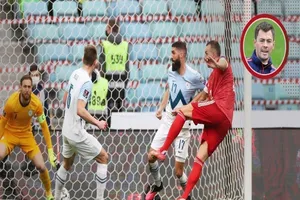 Dzuyba hai lần đốt lưới TM của Atletico, Nga lên đầu