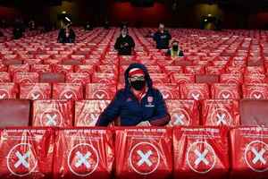 UEFA bỏ giới hạn khán giả vào sân