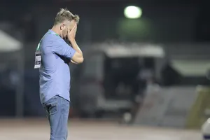 Chờ HLV Polking đi theo Shimoda