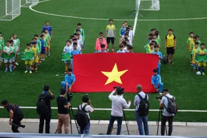 Những con người thầm lặng ‘xây móng’ cho bóng đá