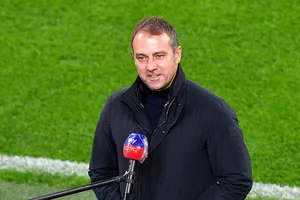 Hansi Flick đòi nghỉ, lãnh đạo Bayern nói ‘bớt giỡn’