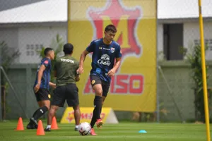 Vì sao HLV Nishino gọi 'tội đồ AK9', loại Dangda?