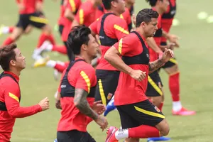 Tuyển Trung Quốc lâm nguy, Lí Thiết gọi nửa đội hình nhập tịch