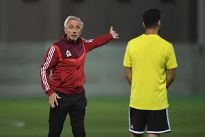 'Đột nhập' nơi tập của đối thủ muốn truất ngôi tuyển VN