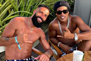 Đối thủ của VN nhận lời chúc gì từ Ronaldinho?