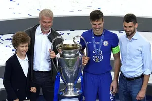 Tỉ phú Abramovich ăn mừng ngôi vô địch cùng Chelsea