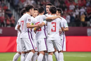 Tuyển Trung Quốc lấy 'dao mổ trâu giết gà' và cái kết