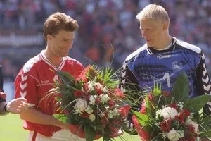 Hai huyền thoại Đan Mạch chỉ trích UEFA