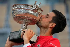 Djokovic đăng quang Roland Garros... hú hồn