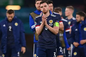 Bảng D ngã ngũ ba đội đi tiếp