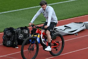 'Xe tăng mà đi xe đạp' thì coi chừng với Hungary