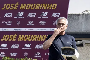 Mourinho lại ‘đâm chọt’ lãnh đạo khi vừa đến Roma