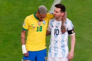 Messi cùng Argentina vô địch, trong một trận chung kết nát vụn