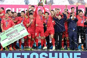 AFF Cup hoãn suốt mà 'mối' cứ vô