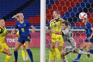 Thụy Điển tranh ngôi vô địch cùng Canada