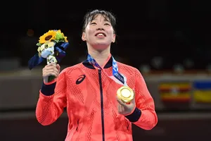 Chiếc HCV quyền Anh nữ đầu tiên của Nhật có gì đặc biệt?