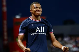 Mbappe nhả đạn, ‘dao mổ trâu’ vẫn giấu