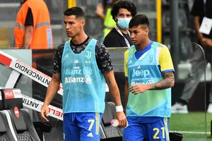 Ronaldo đề nghị được dự bị, ‘mối tình’ tan vỡ