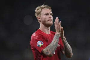 Simon Kjaer được UEFA tôn vinh