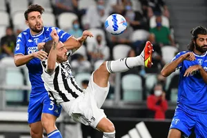 'Bà đầm già' thua ngay trên sân nhà khi không có Ronaldo