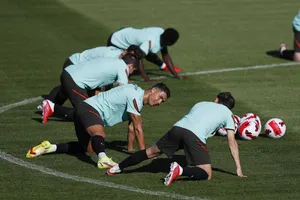 Ronaldo phá kỷ lục rồi về với MU