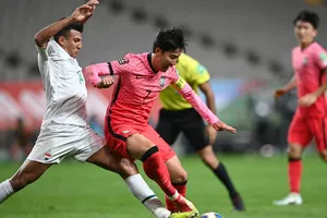 Nhật thua sốc Oman, Hàn Quốc bị Iraq cầm hòa