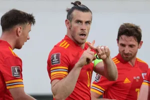 Bale lập hat trick tại Nga, Ý phá kỷ lục bất bại