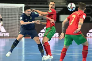 Tuyển Việt Nam thua Brazil, Thái Lan thế nào?