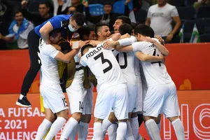 Uzbekistan chính thức vào vòng 16 đội World Cup 2021, chủ nhà 'out' sớm