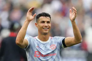 Ronaldo vượt Messi khoản 'lúa vào bồ'