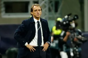 Nhà vô địch Euro chấm dứt chuỗi kỷ lục bất bại