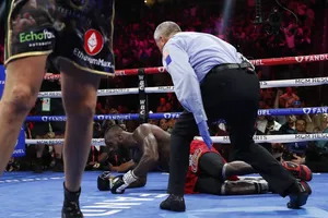 'Tyson trắng' hạ Knock-out 'Bom nguyên tử' Wilder