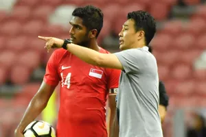 Đội trưởng tuyển Singapore bị COVID-19 hành hạ