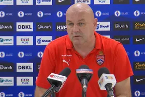 Ông Tan bị ‘trảm’, Malaysia có thầy ngoại?