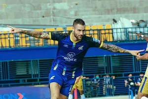 Cựu cầu thủ ngoại hạng Anh chia tay Campuchia