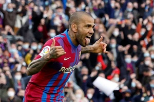 Barcelona quyết kiện vụ Alves