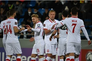 Lewandowski và đồng đội sợ “tên bay, đạn lạc” khi đá Play-off với Nga