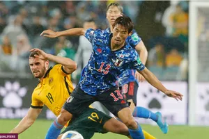 Ghi 2 bàn phút cuối, Nhật Bản thắng Úc ngoạn mục giành vé dự World Cup