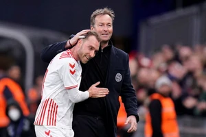 Eriksen lại ghi bàn nơi mình quỵ ngã