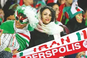 Iran cấm phụ nữ vào sân xem bóng đá