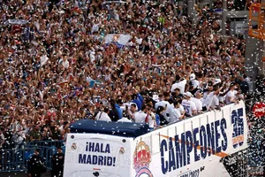 Chùm ảnh Real Madrid ăn mừng danh hiệu La Liga 35