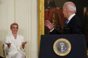 Từ nhà tù Nga, Brittney cầu cứu, Rapinoe ra tay