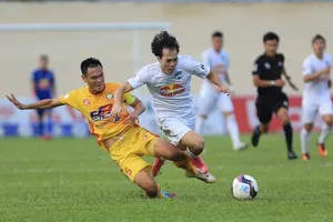 Văn Toàn tiếp tục ghi bàn, HA Gia Lai lại thắng