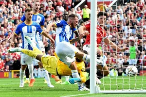 Đá với MU ai cũng có thể làm nên lịch sử