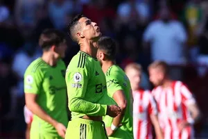 Hình ảnh MU thảm bại ở Brentford