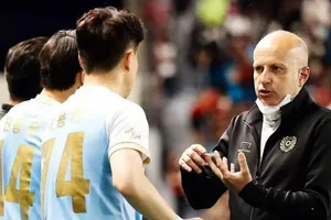 Bại tướng của thầy Park thay ông Kim